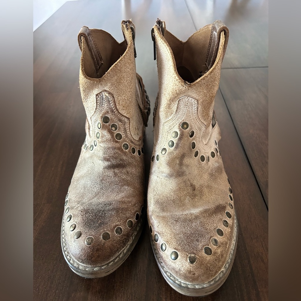 Women’s Circle G studded western booties